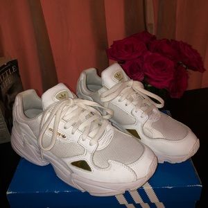 Adidas chunky white sneakers 👟